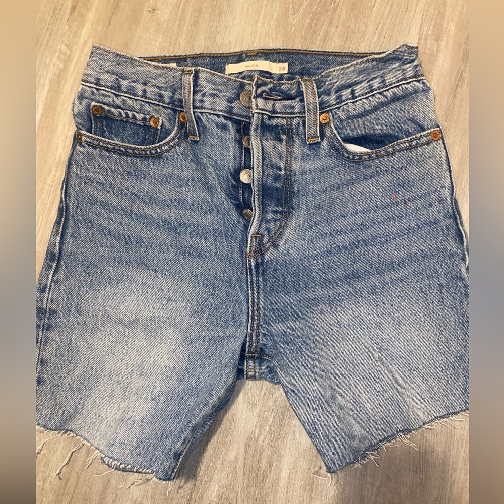 Levi’s size 24 wedgie shorts
